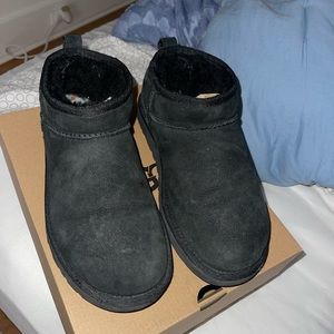 black classic ultra mini uggs